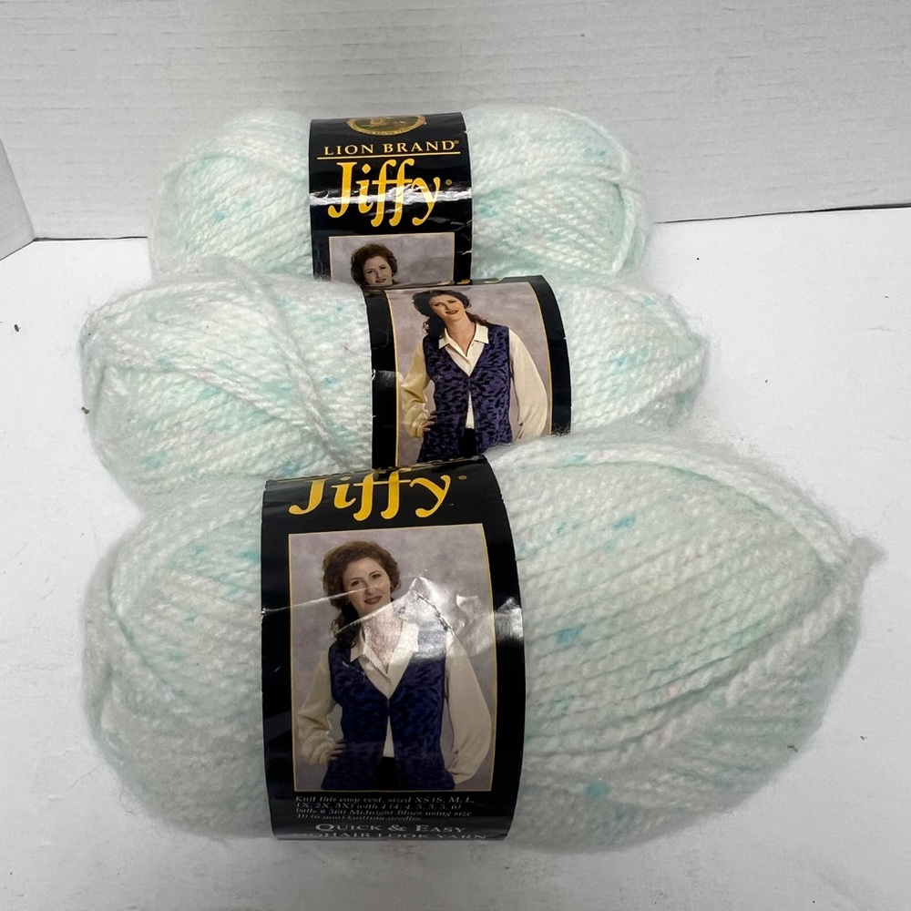 Lion Brand Jiffy Yarn in White/mint green (3)